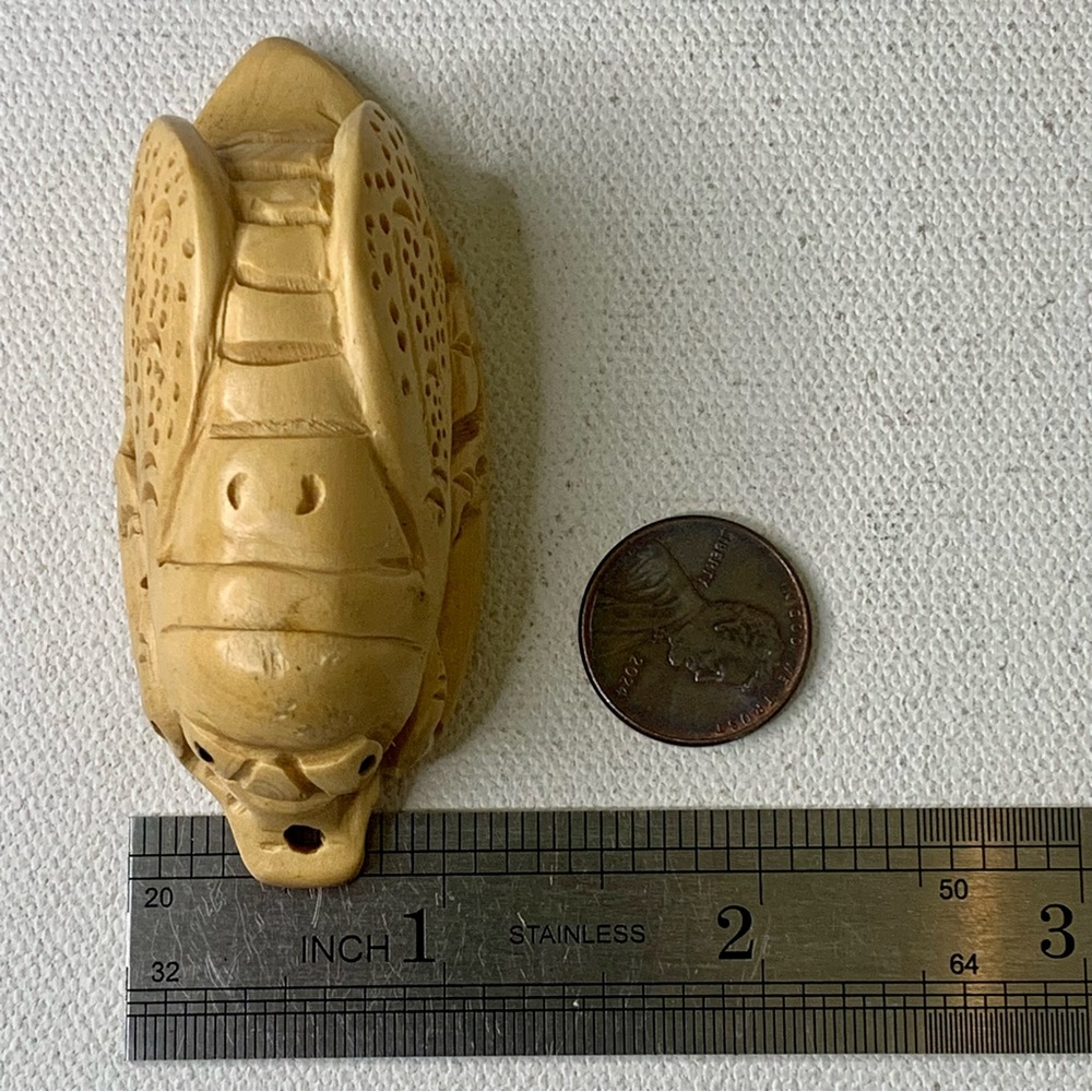 Vintage Netsuke Cicada Boxwood Carving Hand Carved Wood Insect Bug Figurine 2.7" - Picture 12 of 12